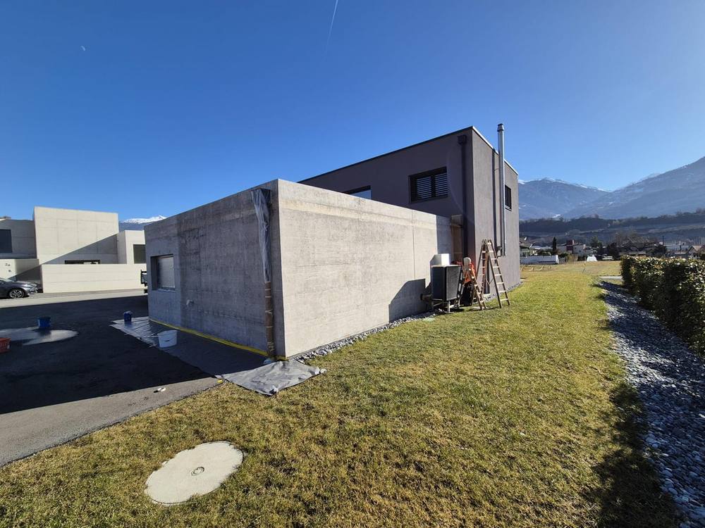 Crépi et béton apparent, villa à Conthey 4