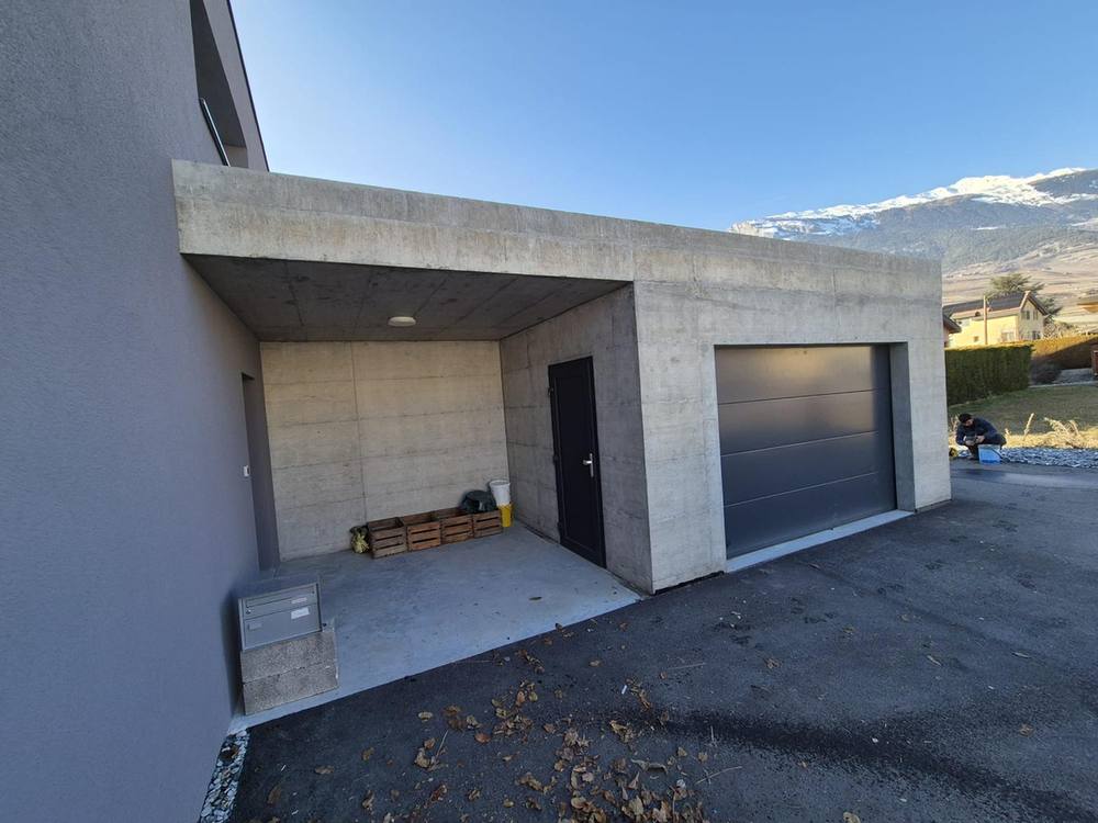 Crépi et béton apparent, villa à Conthey 6