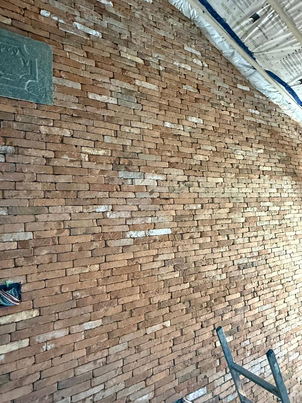 Mur en brique à coller, Martigny 1